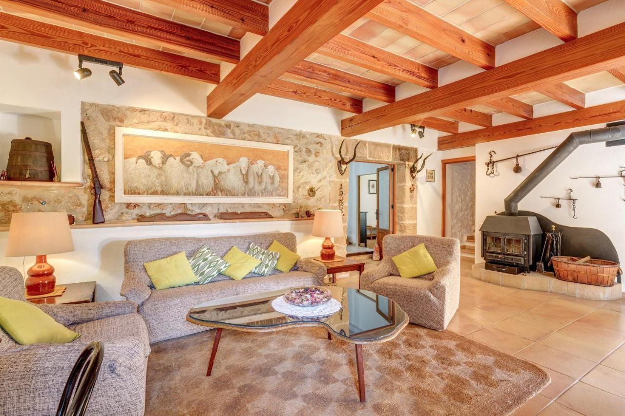 Ca Les Estamenyes Holiday home *